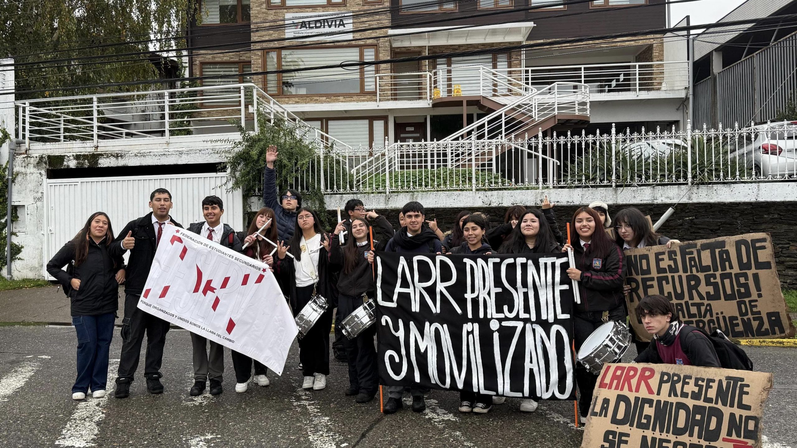 Secundarios de Valdivia protestan por falta de insumos: “No vamos a dejar que nos sigan vulnerando”