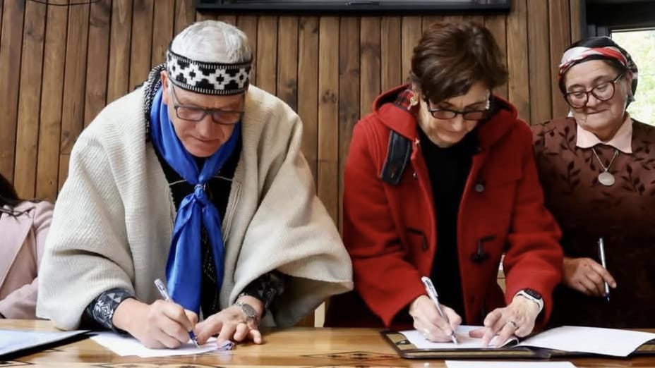 En completo hermetismo: Ministra de Salud firma acuerdo con comunidades mapuche por nuevo hospital en La Unión