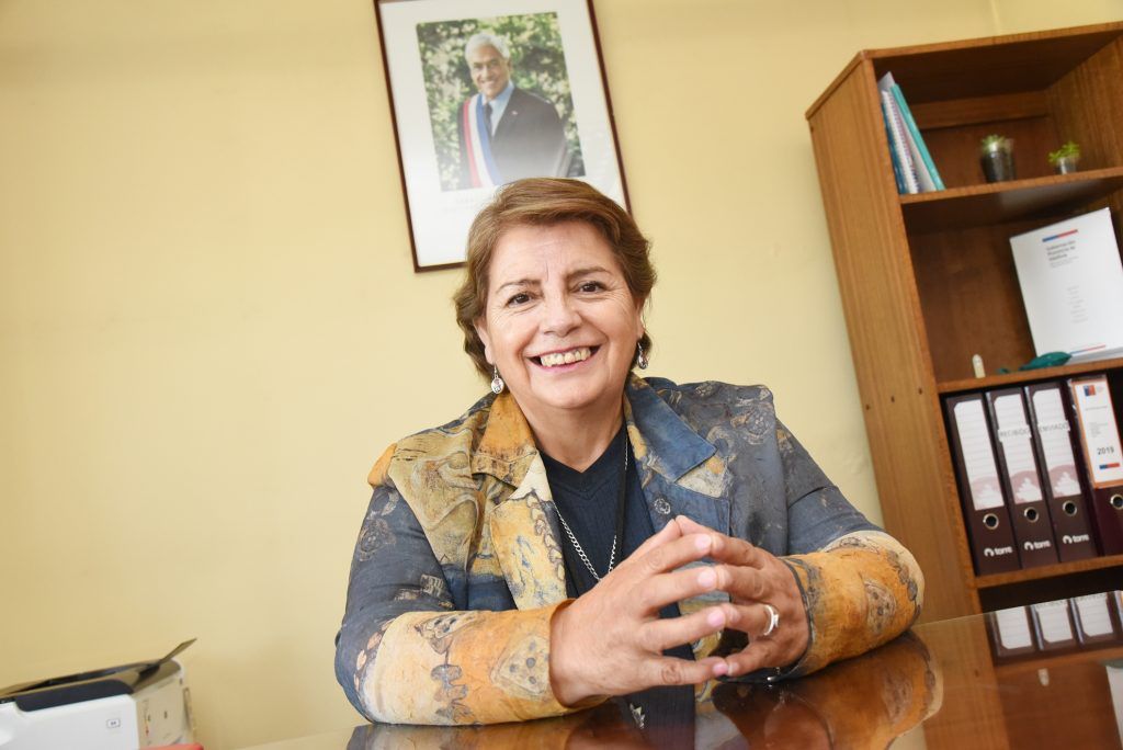 Ofrecerán salida alternativa a exgobernadora de Valdivia que cobró casi $2 millones del IFE en pandemia