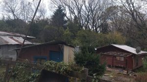 Viven en terrenos fiscales: Familias laguinas acusan expropiación sin devolución de recursos de casas