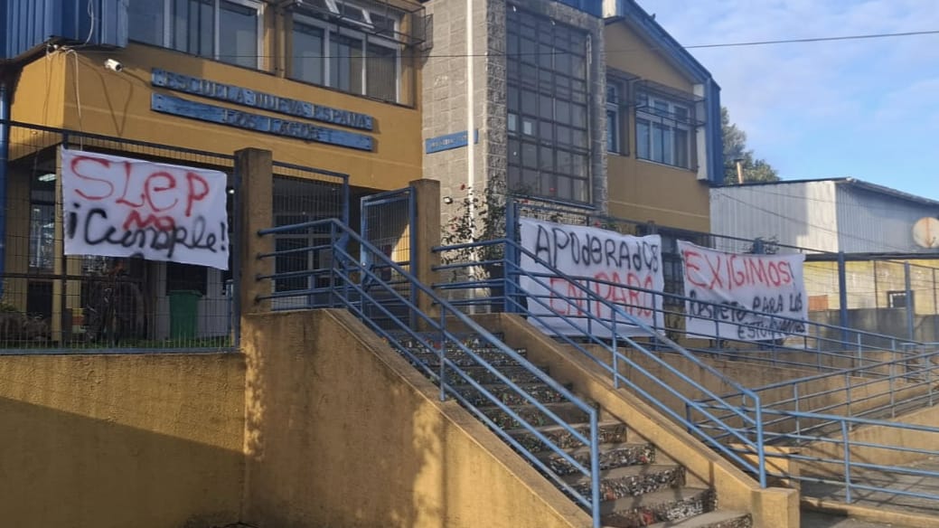 Diez establecimientos educacionales de Los Lagos en paro: Acusan problemas sanitarios y de infraestructura