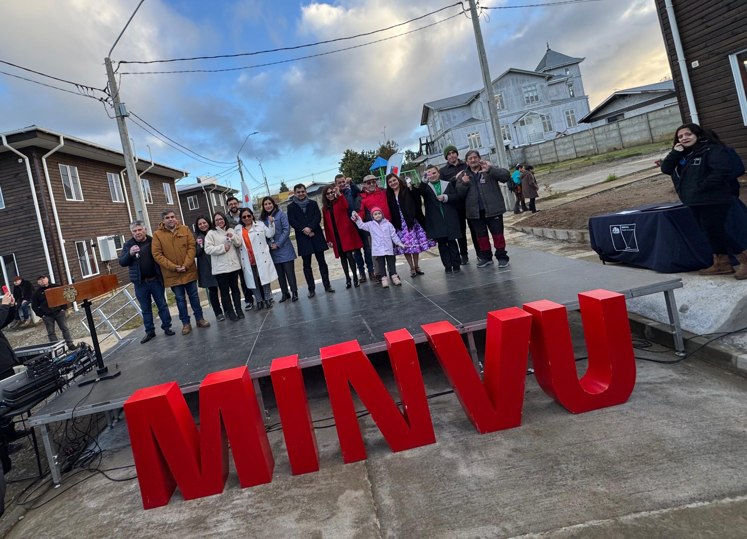 Tras 17 años de espera: Entregan 32 viviendas a víctimas de la dictadura en Valdivia