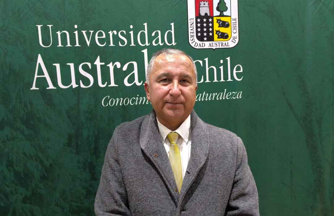 Egon Montecinos gana estrecha votación y se convierte en nuevo rector de la UACh