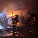 Investigan incendio que destruyó dos buses en Río Bueno: Daños superan los $14 millones