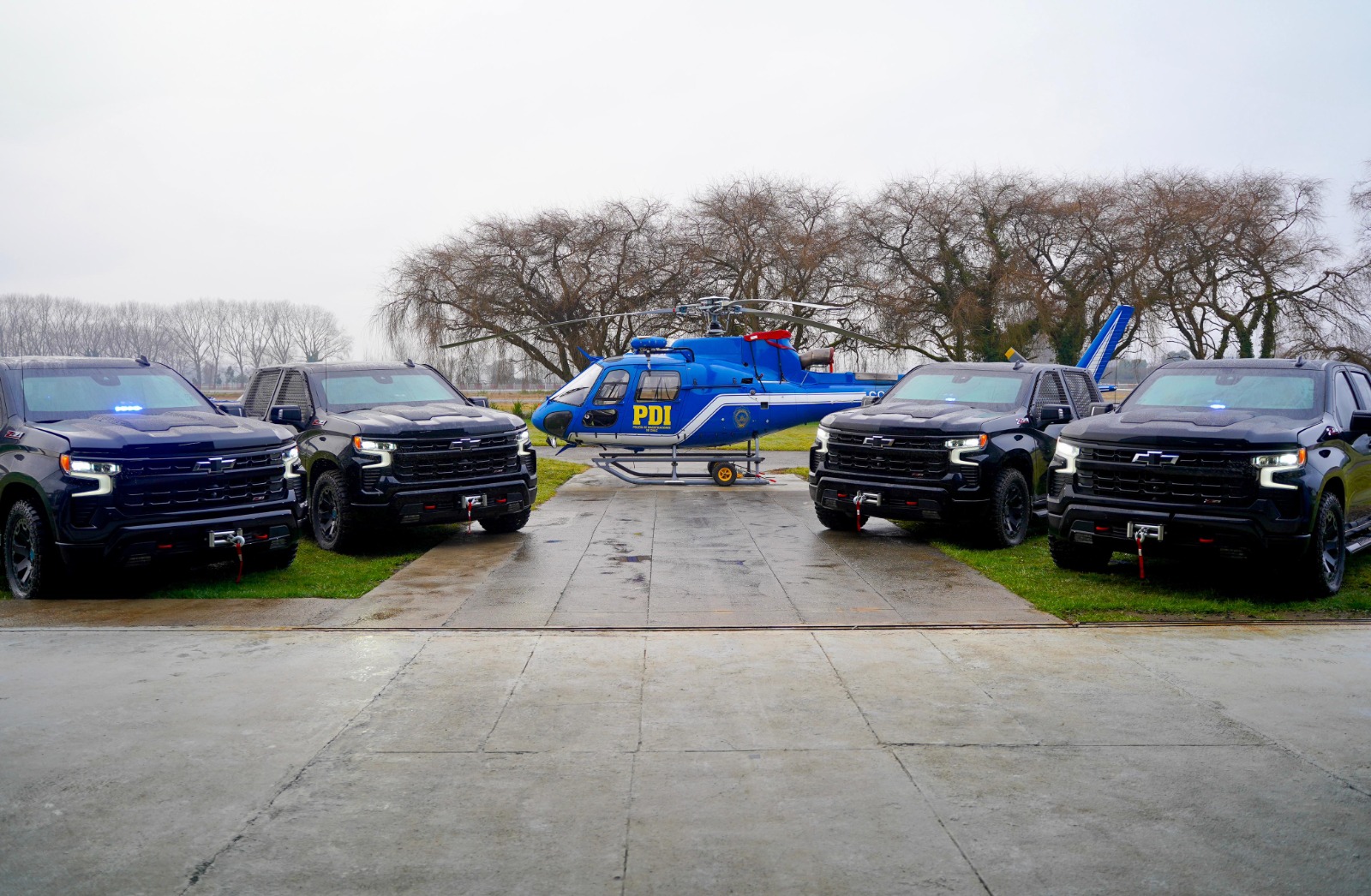 PDI Valdivia recibe nuevos vehículos blindados e inaugura hangar para helicóptero aeropolicial