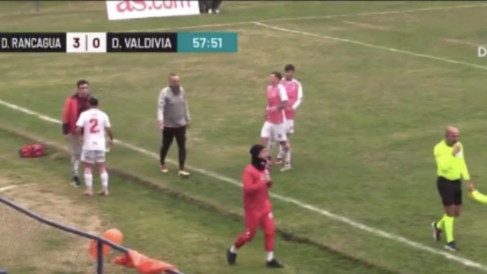 Deportes Valdivia despide a jugador por agredir a su DT en pleno partido