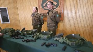 Carabineros de Valdivia renueva su armamento con pistolas más precisas y seguras