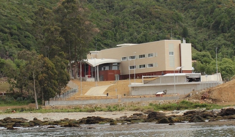 Trasladan pacientes desde el Hospital de Corral ante alerta por tsunami en Los Ríos