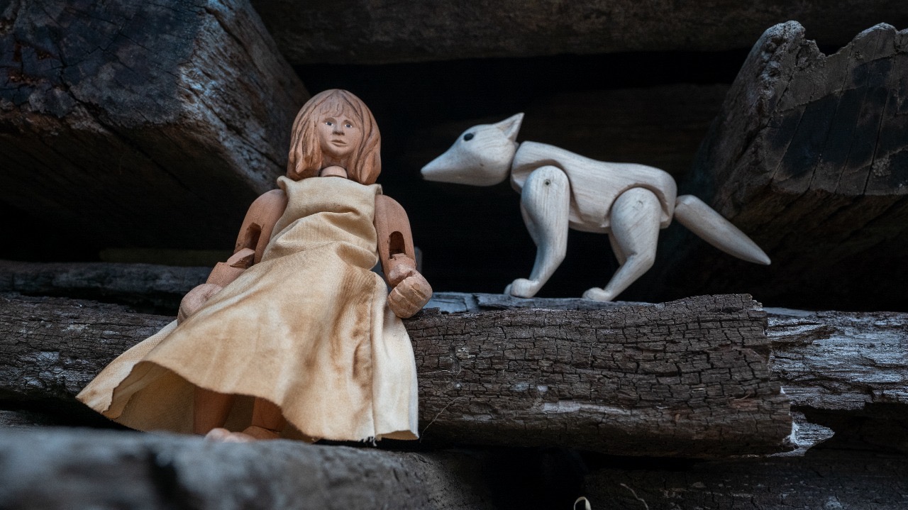 “El viaje de Julia/Karpakolekipa”: Estrenarán en Valdivia obra itinerante inspirada en la cultura yagán