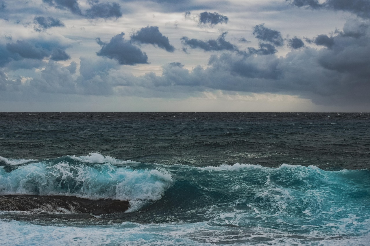 Alerta de tsunami en Los Ríos y suspensión de clases en colegios de la costa