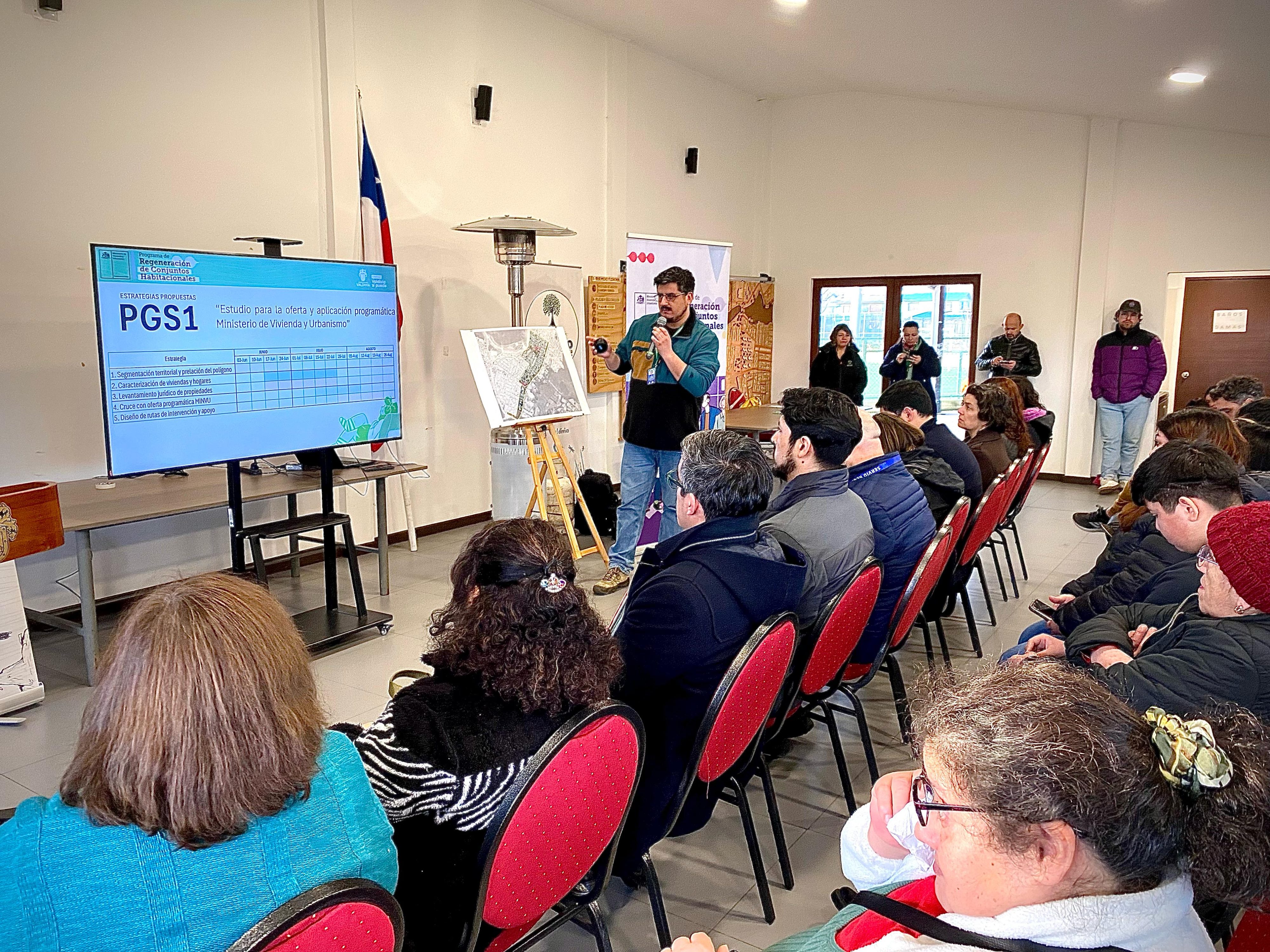Vecinos del sector San Pedro y villa Los Alcaldes conocen plan para mejorar sus viviendas y barrios
