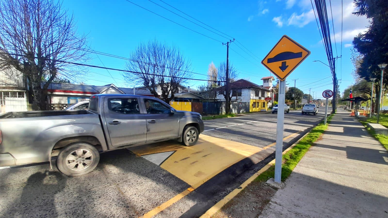 Valdivia suma 20 nuevos resaltos viales y supera los 900 instalados en toda la ciudad
