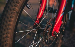 Falla en frenos de bicicleta provocó fatal accidente en Río Bueno: Ciclista murió por graves lesiones