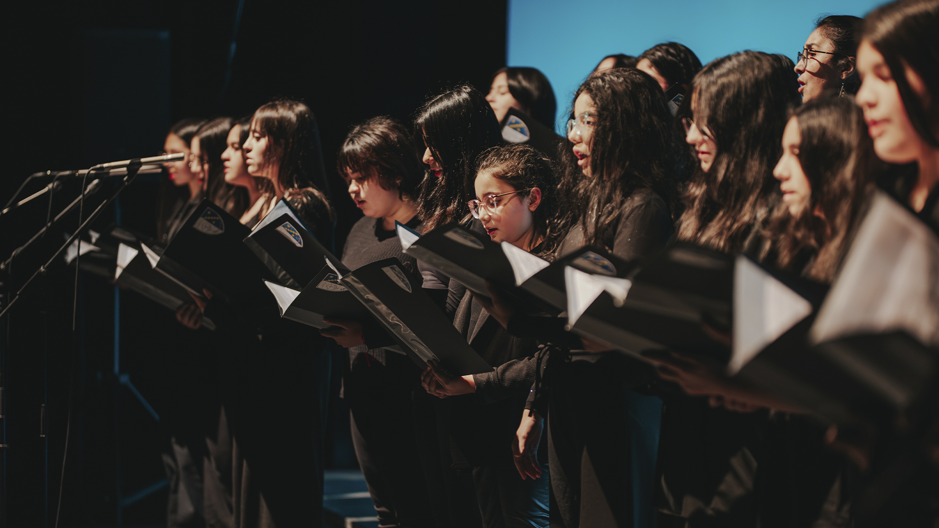 Los Ríos cantará a Gabriela Mistral con emotivo encuentro coral gratuito en Valdivia