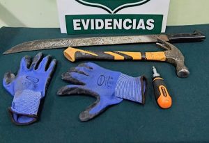Pareja con amplios antecedentes es capturada robando maquinaria y materiales en bodega de Valdivia