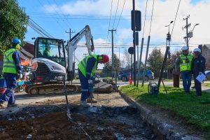 Valdivia lanza plan inédito para triplicar reparaciones de calles y veredas en dos años