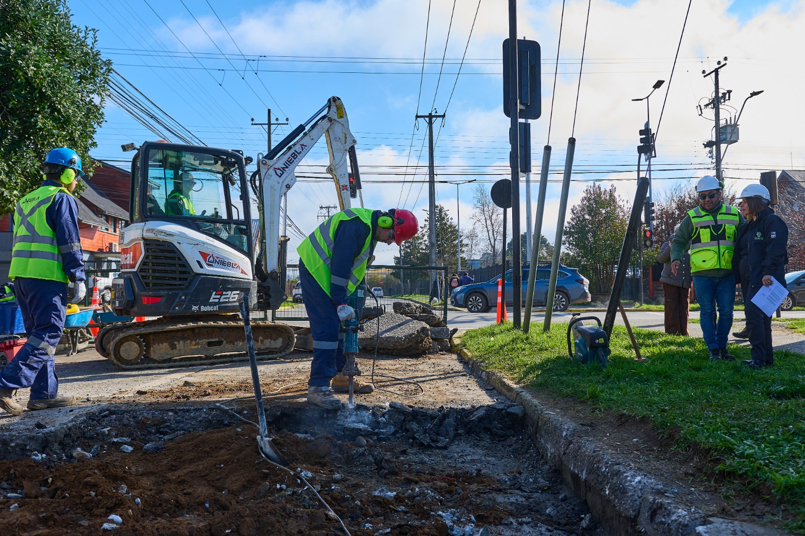 Valdivia lanza plan inédito para triplicar reparaciones de calles y veredas en dos años