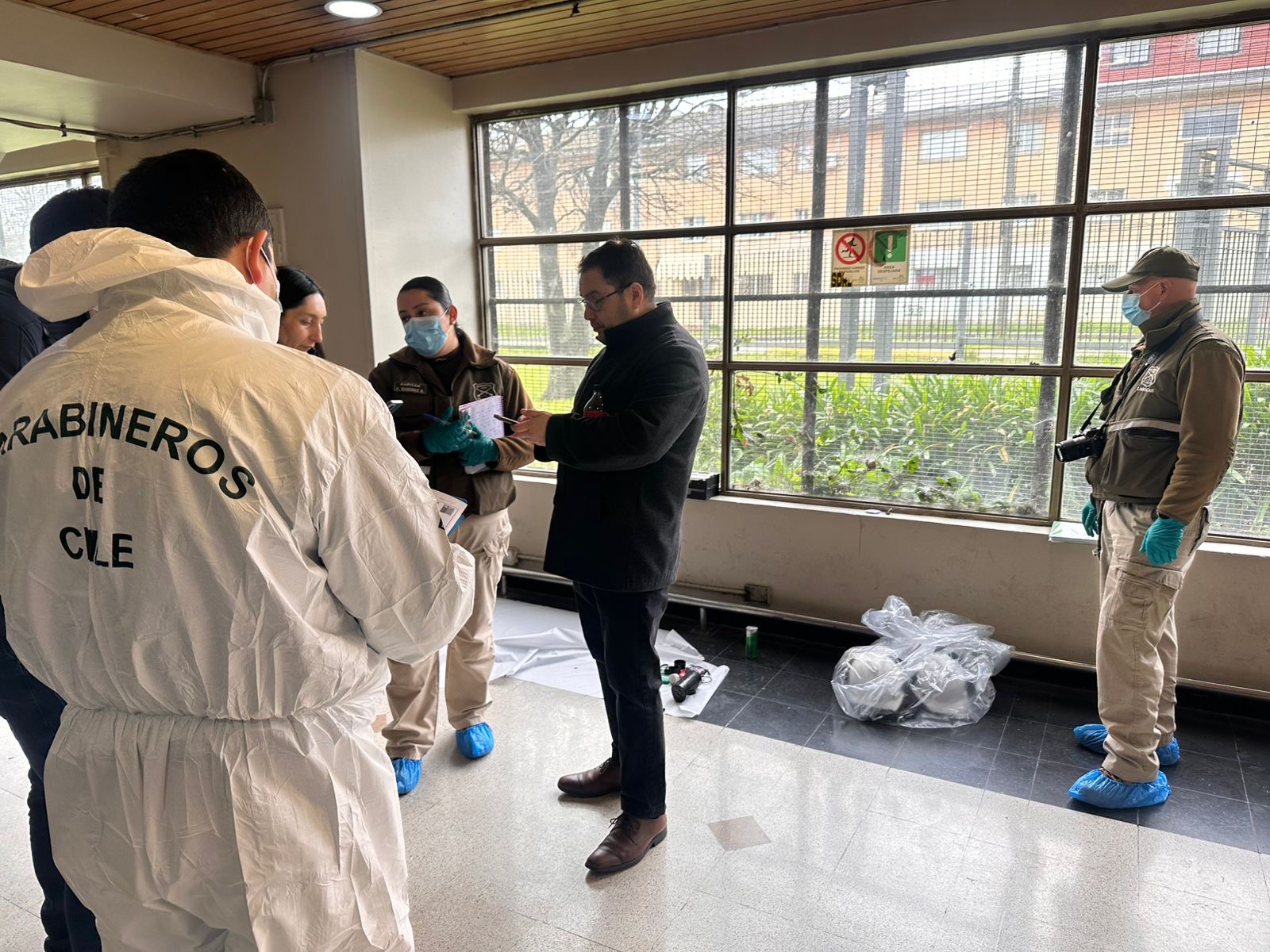 Investigan ataque con arma blanca a guardias en supermercado de Valdivia
