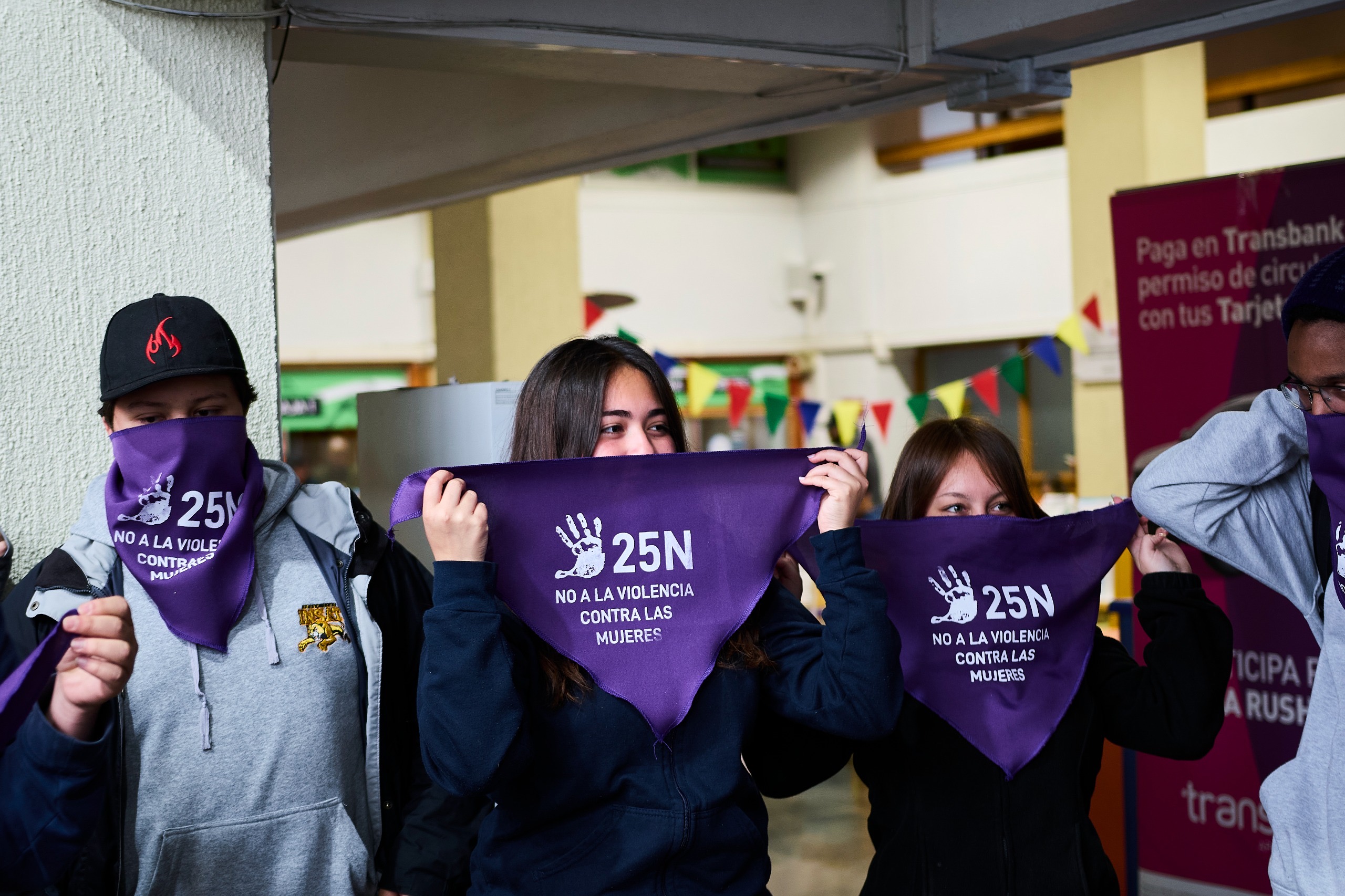 Municipio de Valdivia lanza concurso literario “Lienzo Infinito” para visibilizar y prevenir la violencia de género