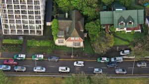 Desalojan inmueble tomado en Valdivia: Tres personas fueron retiradas