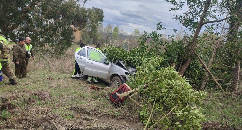 Investigan fatal accidente en La Unión: Conductor muere tras chocar con un árbol