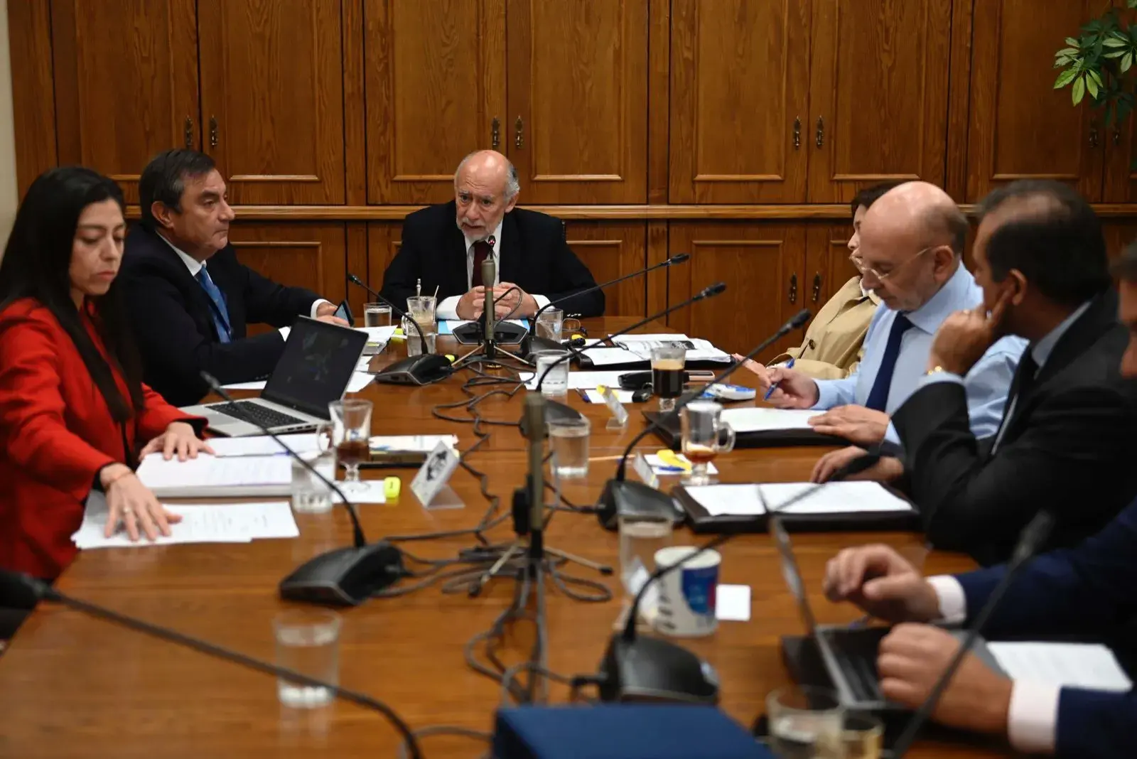 Suspenden sesiones de Comisión de Salud del Senado en Valdivia por ausencia de autoridades de Gobierno