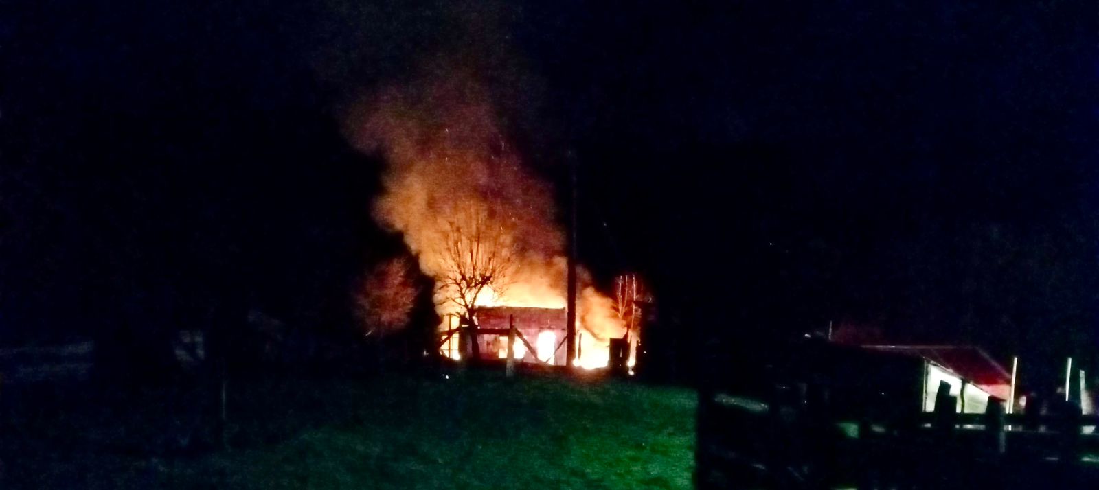 Fiscalía investiga incendio en Liquiñe que dejó una víctima fatal