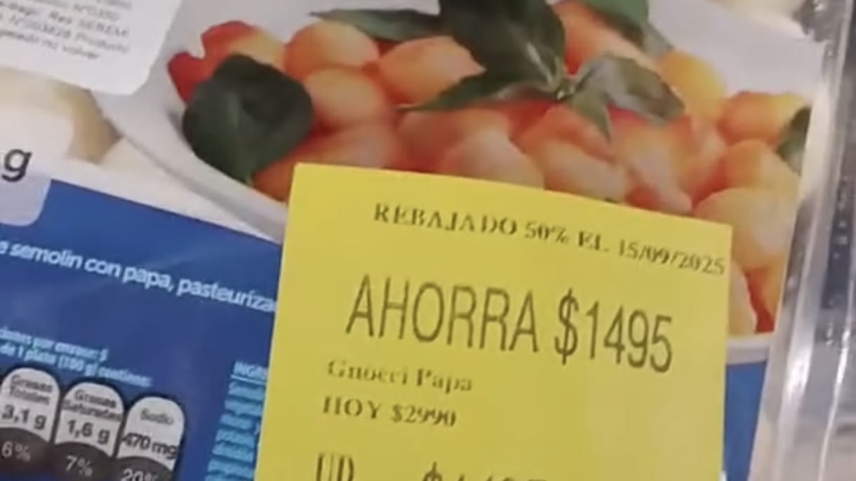 “Y los venden a mitad de precio”: Cliente descubre moho en ñoquis en supermercado de Valdivia