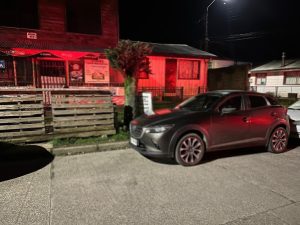 Hombre intentó robar un vehículo en Los Lagos y fue reducido por las víctimas