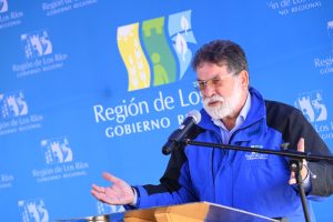 Gobernador Cuvertino se une a rechazo nacional por alza de combustibles y pide subsidios para regiones