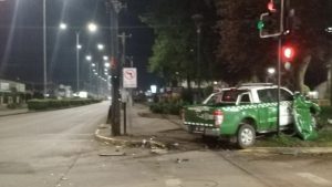 Patrulla de Carabineros resultó con pérdida total tras colisionar con vehículo particular en Valdivia