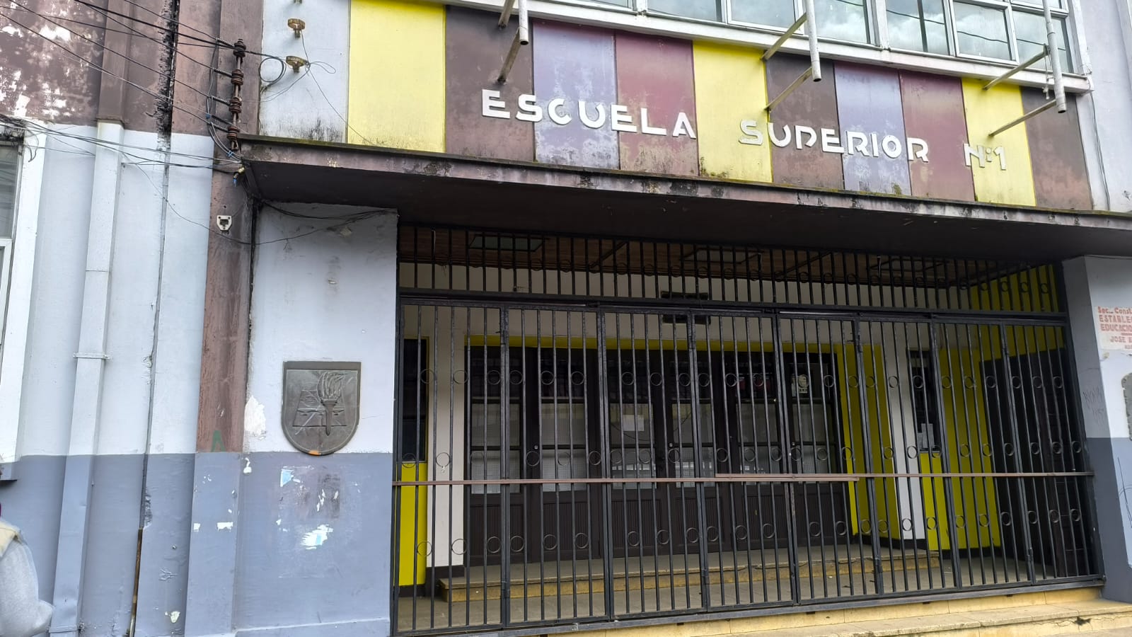 Proyecto de reposición de Escuela Chile sigue en trámites administrativos que impiden inicio de obras