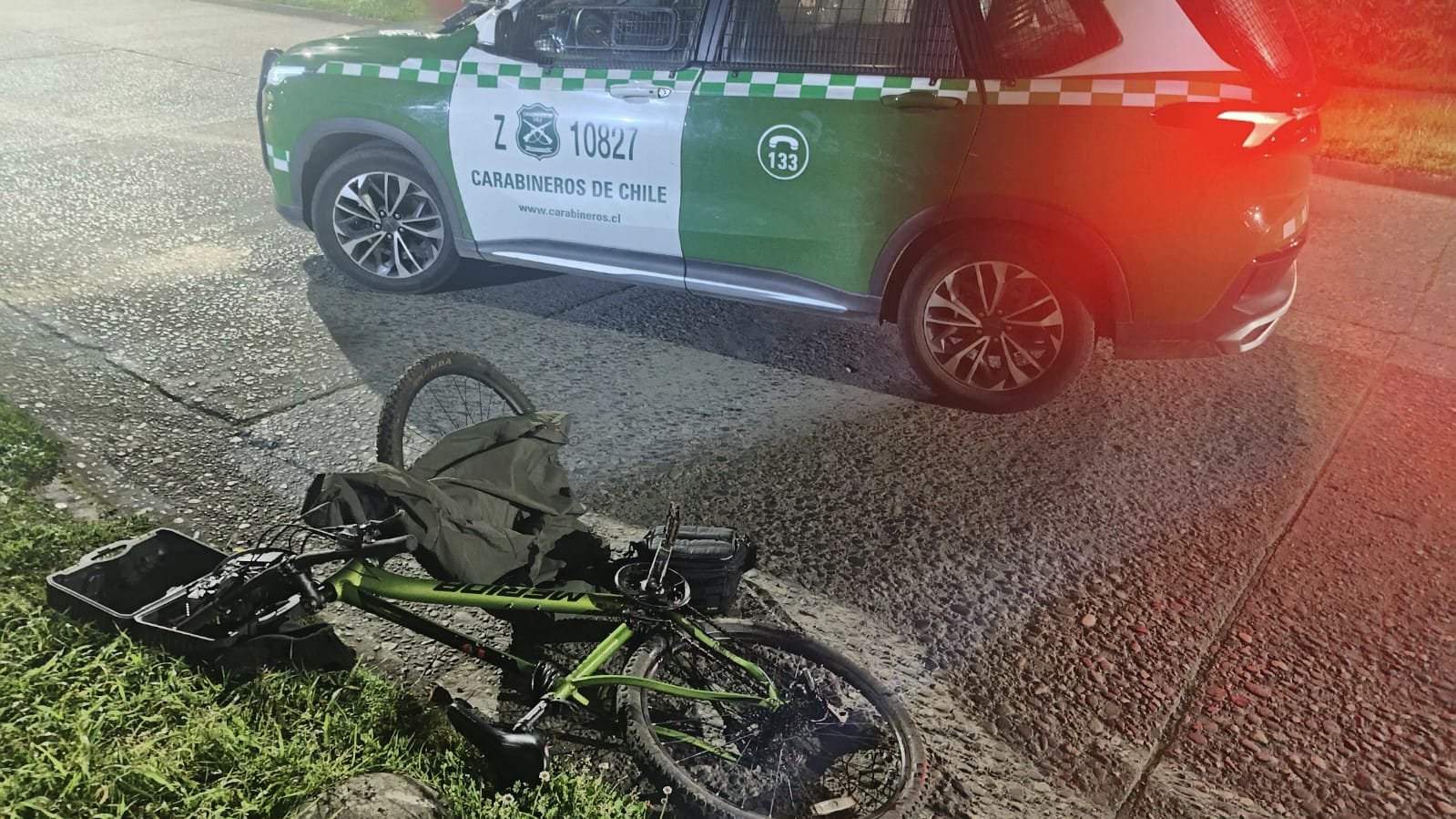 Detienen a hombre que huyó en bicicleta tras robar especies desde una camioneta en Valdivia