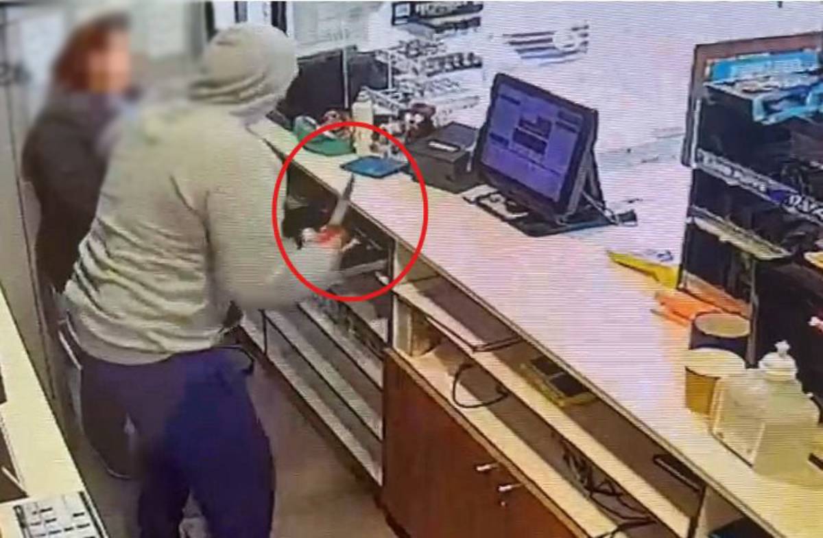 Intimidaba con un cuchillo: Atrapan a asaltante por violentos robos en servicentros de Valdivia