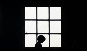 La descubrieron por cámaras: Cuidadora fue detenida por maltratos a niño con discapacidad en Valdivia