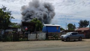 Incendio en Ruta T-206 obliga a desvíos y mantiene tránsito cortado entre Valdivia y Paillaco