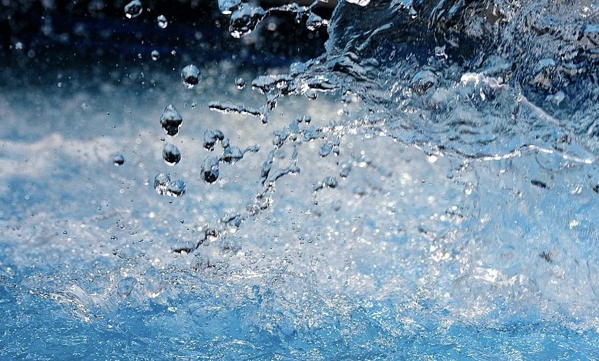 Reparan rotura de matriz que mantiene corte de agua en sector de calle Chacabuco