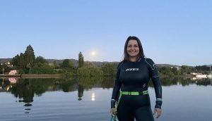 “He estado entrenando”: Alcaldesa Amtmann hará el relevo de natación del Iron Man 70.3 en Valdivia