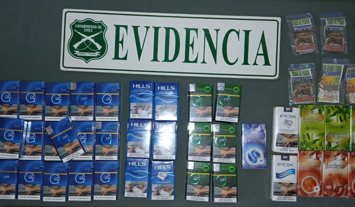 Detienen a hombre con más de 40 cajetillas de contrabando afuera de escuela en Lanco