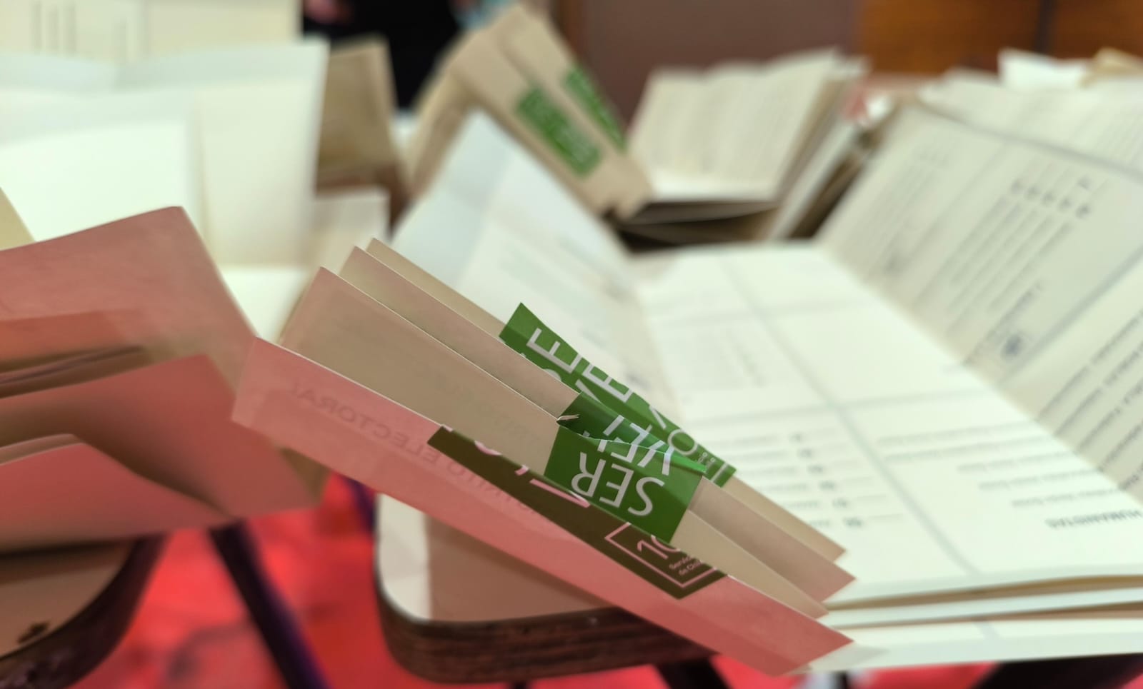 Los Ríos: Jeannette Jara y José Antonio Kast se perfilan para segunda vuelta