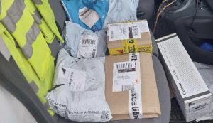 Detienen a hombre acusado de robar encomiendas desde un furgón en el centro de La Unión