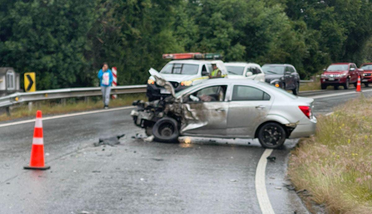 Conductor ebrio colisionó con un camión en Mariquina: Menor de 6 años quedó con lesiones graves