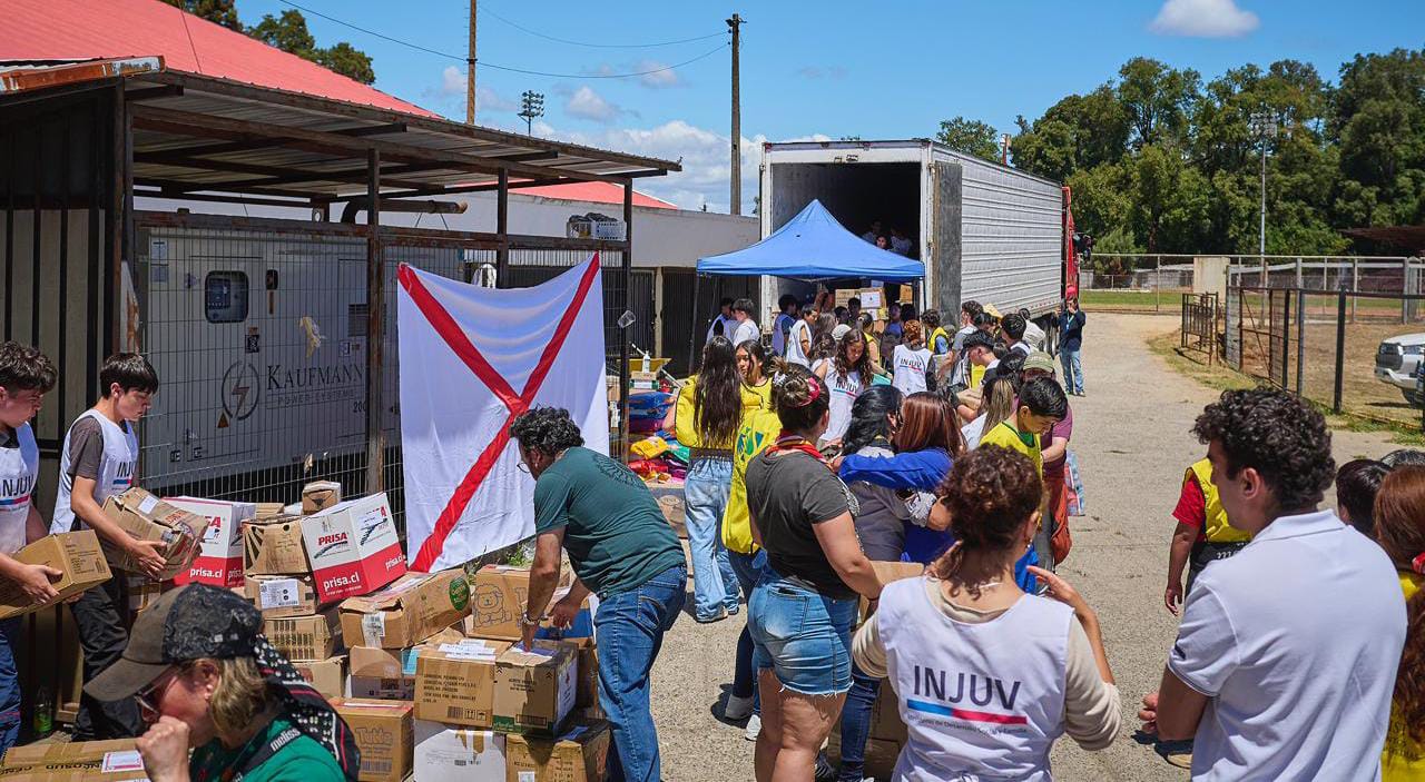 Valdivia envía más de 22 mil kilos de ayuda para damnificados por incendios en el Biobío