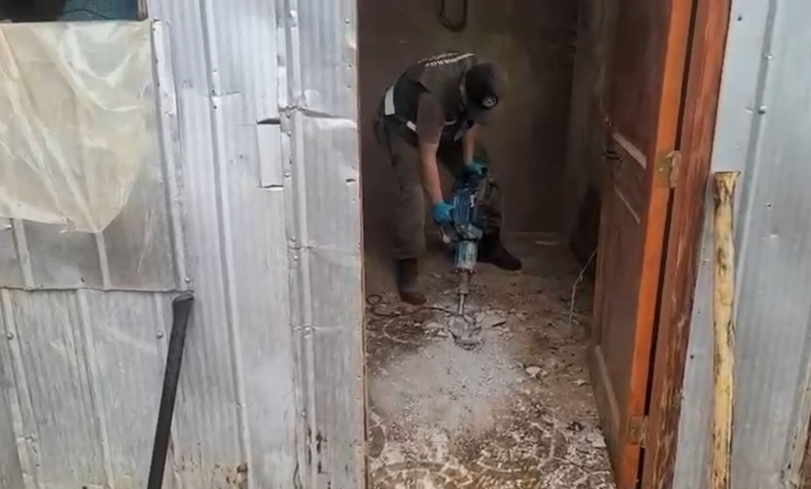 Demuelen radier de bodega en medio de búsqueda de Julia Chuñil