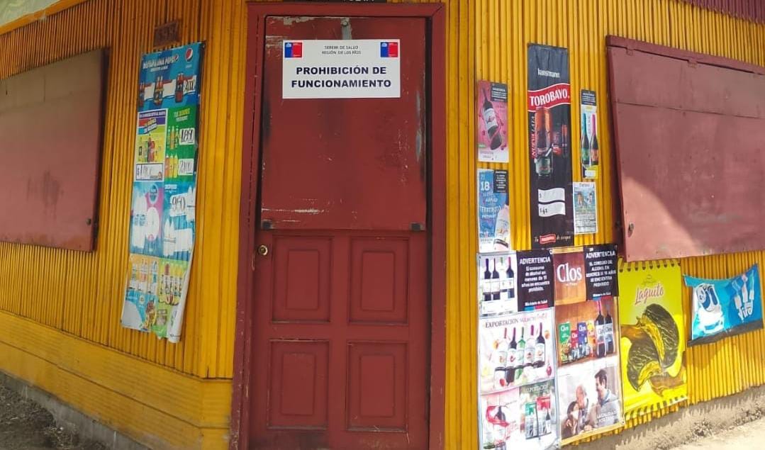 Prohíben funcionamiento a minimarket en Paillaco: Hallan casi 200 kilos de comida vencida y dañada por ratones