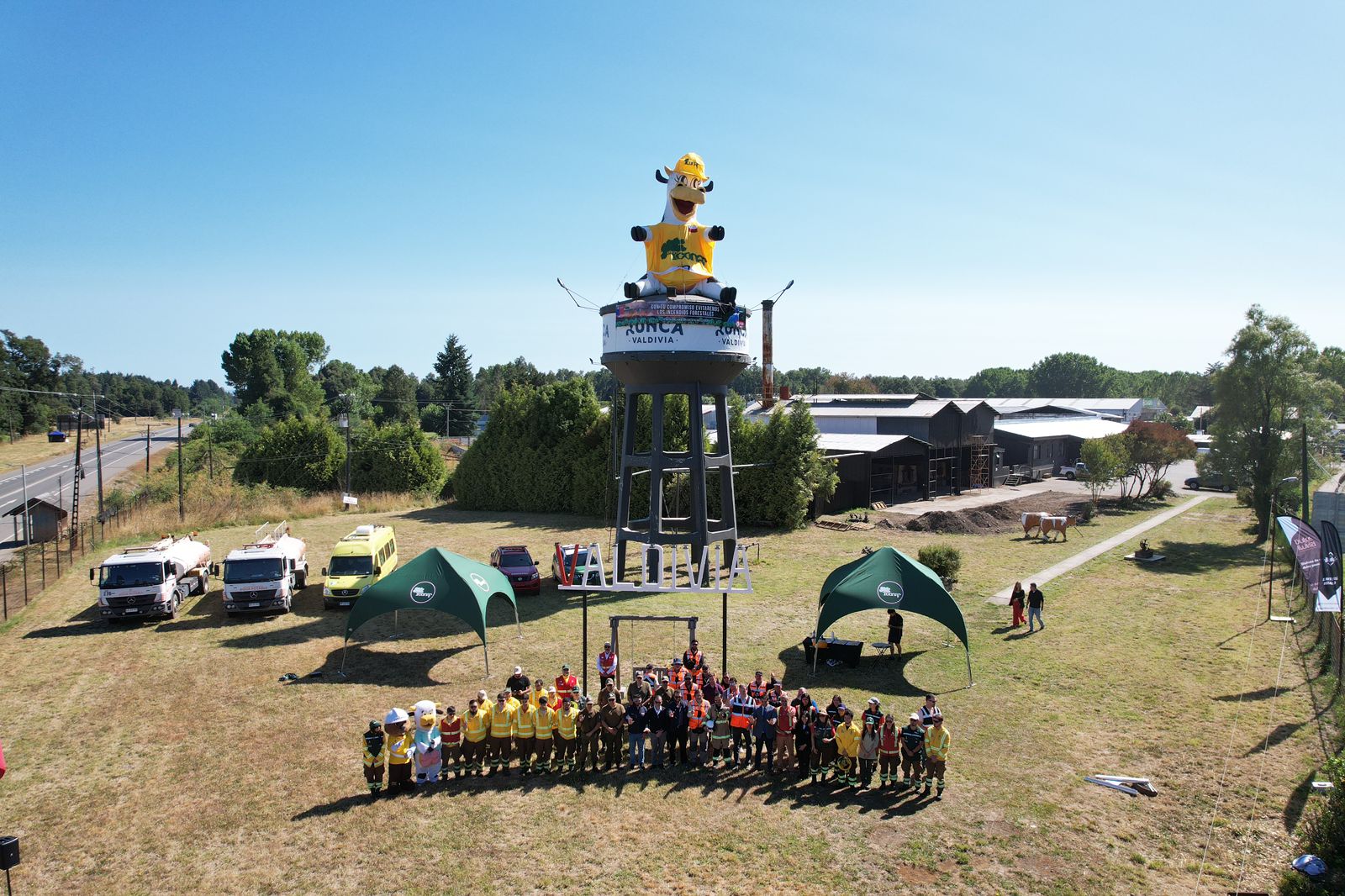 La “Vaquita” se viste de brigadista forestal para instar a la prevención de incendios en Los Ríos