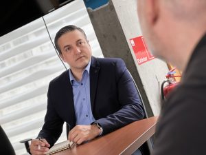 Delegado Alvial confirma continuidad del Seremi de Transportes de Los Ríos pese a denuncia por estafa