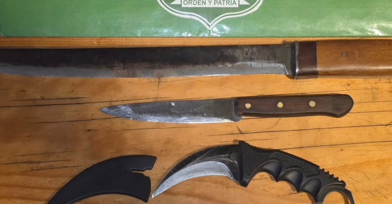 Detienen en Los Lagos a hombre con sable y dos cuchillos: Se investiga porte ilegal