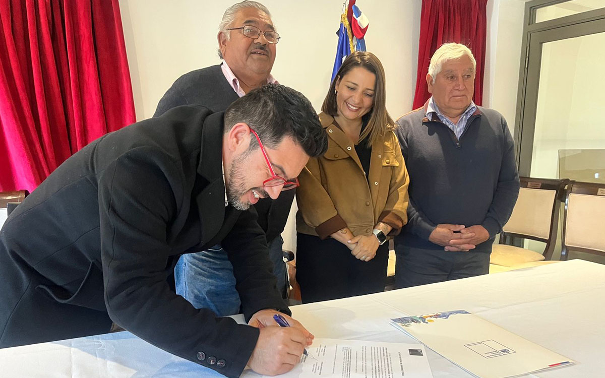 Dos agrupaciones de Niebla reciben terreno para construir sede comunitaria de salud