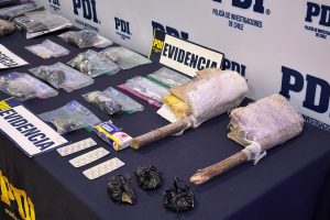 Siete detenidos por ingresar drogas a la cárcel de Valdivia mediante “pelotazos”